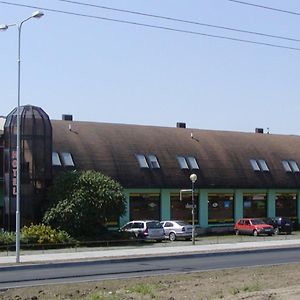 Hotel Bestar Млада-Болеслав Exterior photo