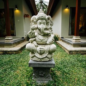 Готель Parthi Puri Ubud Exterior photo