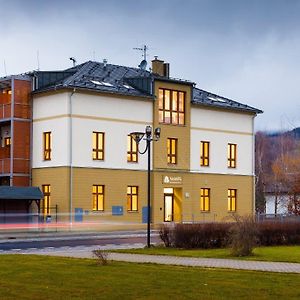 Hotel Valdes Лоучна-над-Десноу Exterior photo