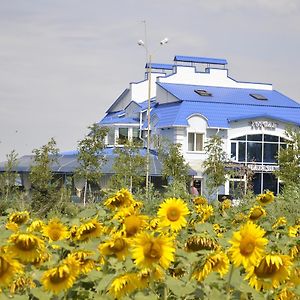 Hotel Vivat Provincia Тахтаулове Exterior photo