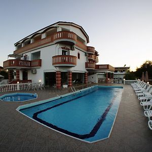 Hotel Alexandros Амудья Exterior photo