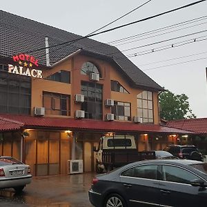 Hotel Palace Тиргу-Жіу Exterior photo