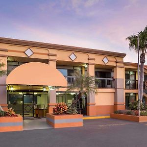 Travelodge By Wyndham Fort Myers North Норт-Форт-Маєрс Exterior photo