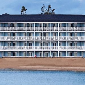 Fairview Beachfront Inn Макіно-Сіті Exterior photo