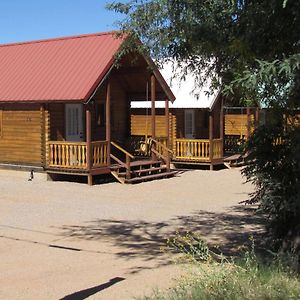 Katie'S Cozy Cabins Тумстоун Exterior photo