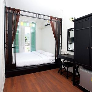 99 Oldtown Boutique Guesthouse Sha Extra Plus Пхукет Exterior photo