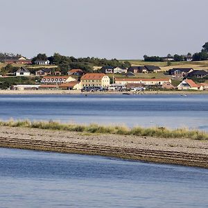 Готель Hvalpsund Faergekro Exterior photo