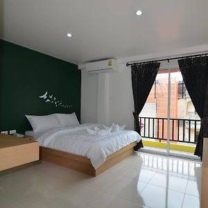 Issara Na Nakhon Living Hotel Накхонсітхаммарат Exterior photo