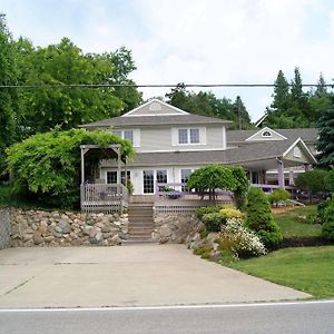 Готель Bee 'N Bee Bed N' Breakfast Lambton Shores Exterior photo