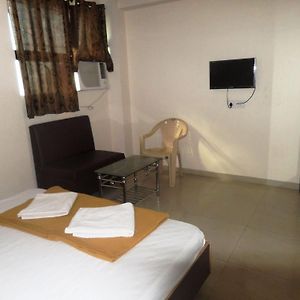 Hotel Cosmo Lodging Bhiwandi Exterior photo