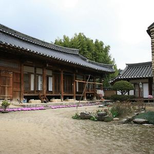 Готель Geochang Choongsindang Donggae Jeongon Gotek Exterior photo