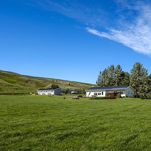 Vallakot Farm Guesthouse Лейґар Exterior photo