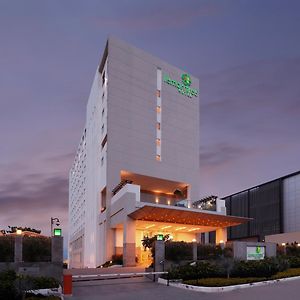 Lemon Tree Hotel, Gachibowli, Гайдарабад Exterior photo