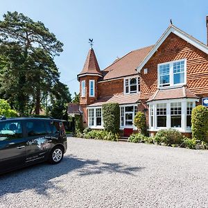 The Lawn Guest House Gatwick Горлі Exterior photo