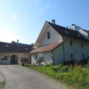 Апартаменти L'Hermitage Yenne Exterior photo