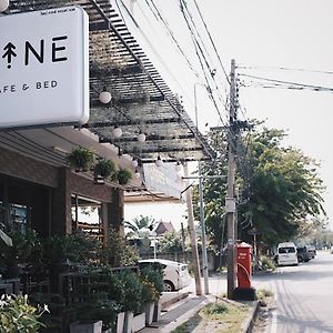 Готель Pine Cafe'&Bed Аюттхая Exterior photo