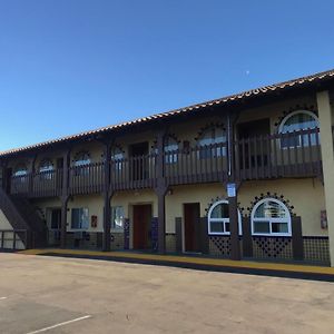 Hacienda Motel Ескондідо Exterior photo