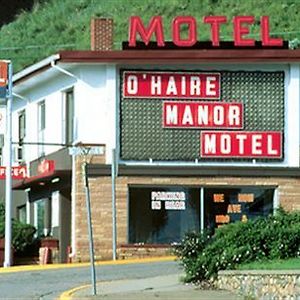 O'Haire Manor Motel And Apartments Шелбі Exterior photo