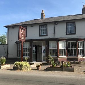 Готель The Penruddocke Arms Dinton  Exterior photo