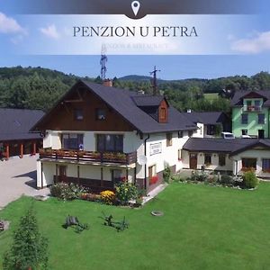 Готель Penzion U Petra Єсеник Exterior photo