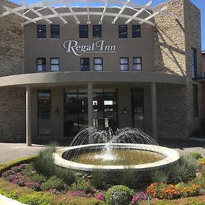 Regal Inn Hotel Мідранд Exterior photo