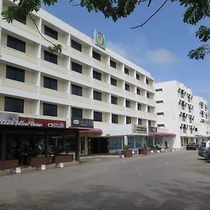 Sea View Resort Hotel & Apartments Kuala Belait Exterior photo