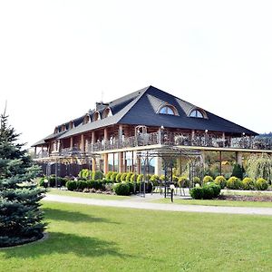 Hotel Swietokrzyski Dwor Нова Свупья Exterior photo