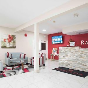 Готель Ramada Limited 100 Mile House Exterior photo