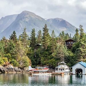 Stillpoint Lodge - All-Inclusive Halibut Cove Exterior photo