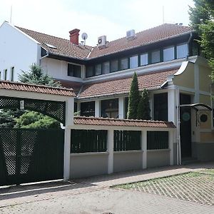 Готель Szlovak Panzio Бекешчаба Exterior photo
