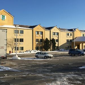 Quality Inn & Suites Мілвокі Exterior photo