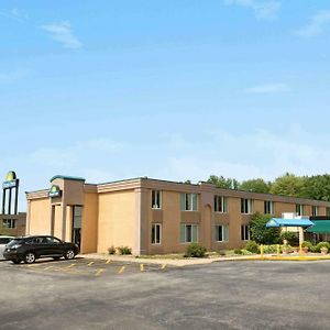 Days Inn By Wyndham Willoughby/Cleveland Exterior photo