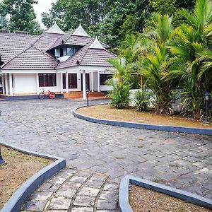 Thanal Premium Villa By Lexstays- A Place To Call Your Home Muvattupuzha Exterior photo