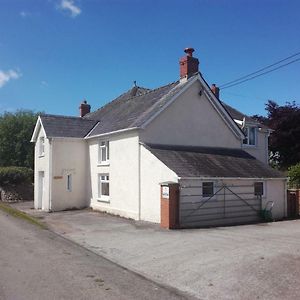 Bed and Breakfast Ty Newydd Llangadog Exterior photo