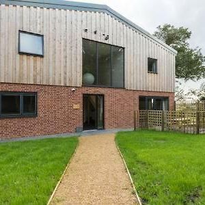 Апартаменти Oak & Hazel, Heath Row Barn Овертон Exterior photo