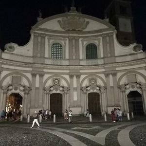 Готель La Via Per Milano Віджевано Exterior photo