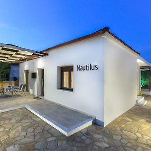 Νautilus Luxury Apartments Ієрісос Exterior photo