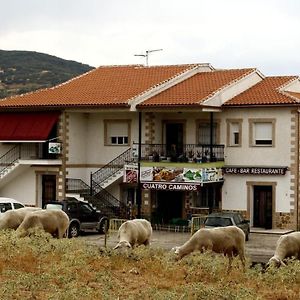 Готель Alojamiento Cr Cuatro Caminos San Pablo de los Montes Exterior photo