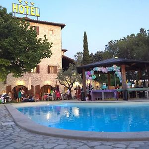 Hotel Benedetti Кампелло-суль-Клітунно Exterior photo