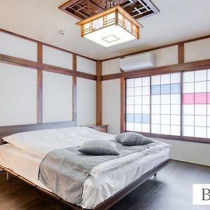 北巽サクラハウス一軒家 Sakura House Guest House Kitatatsumi 最大16名 Осака Exterior photo
