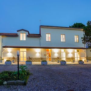 Bed and Breakfast Cascina San Michele Фішіано Exterior photo