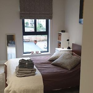 1 Double Guest Bedroom In My Home North Leeds Горсфорт Exterior photo