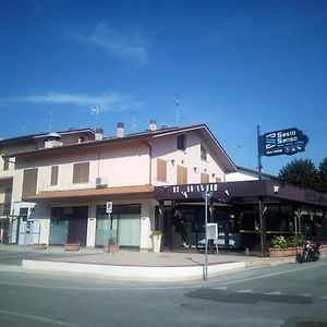 Готель Sestosenso Food Drink Sleep Ristorante Pizzeria Alloggi Чезена Exterior photo