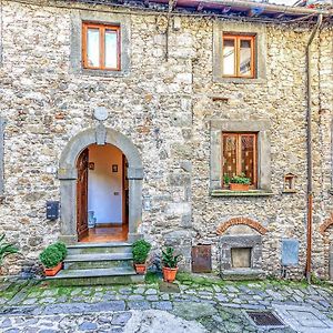 Lovely Apartment In Gioviano -Lu- With Kitchen Ghivizzano Exterior photo