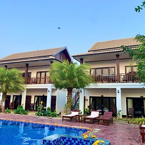 Vang Vieng Savanh Sunset View Resort Exterior photo