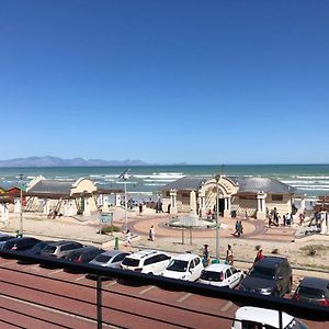 Апартаменти At The Beach - Muizenberg Кейптаун Exterior photo