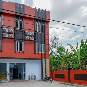 Готель Reddoorz Near Taman Kota Kendari Pipulu Exterior photo