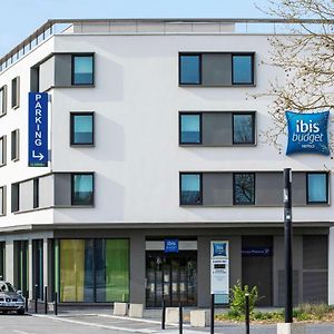 Ibis Budget Saint Quentin Yvelines - Velodrome Монтіньї-ле-Бретонне Exterior photo