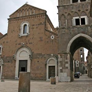 Boutique Hotel Palazzo Dei Vescovi Касертавеккья Exterior photo