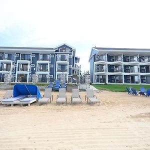 Pointes North Beachfront Resort Hotel Траверс-Сіті Exterior photo